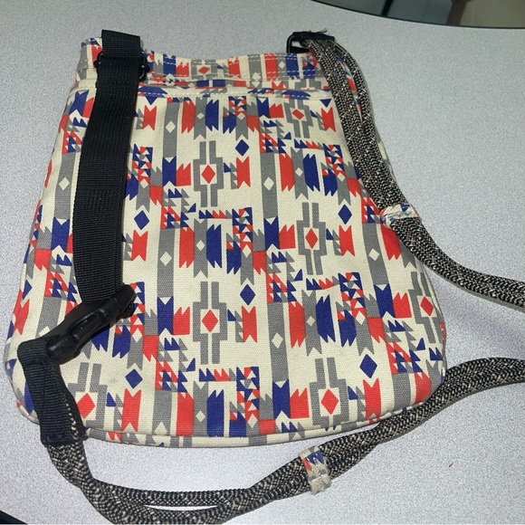 KAVU Keepalong Semi Padded Sling Canvas Rope Crossbody Bag Red & Blue SW Print - Picture 4 of 4